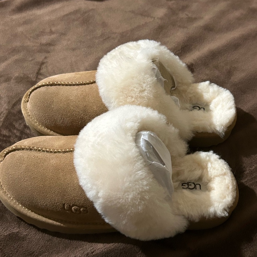 Ugg unisex child size 3 kids cozy little kid slipper.